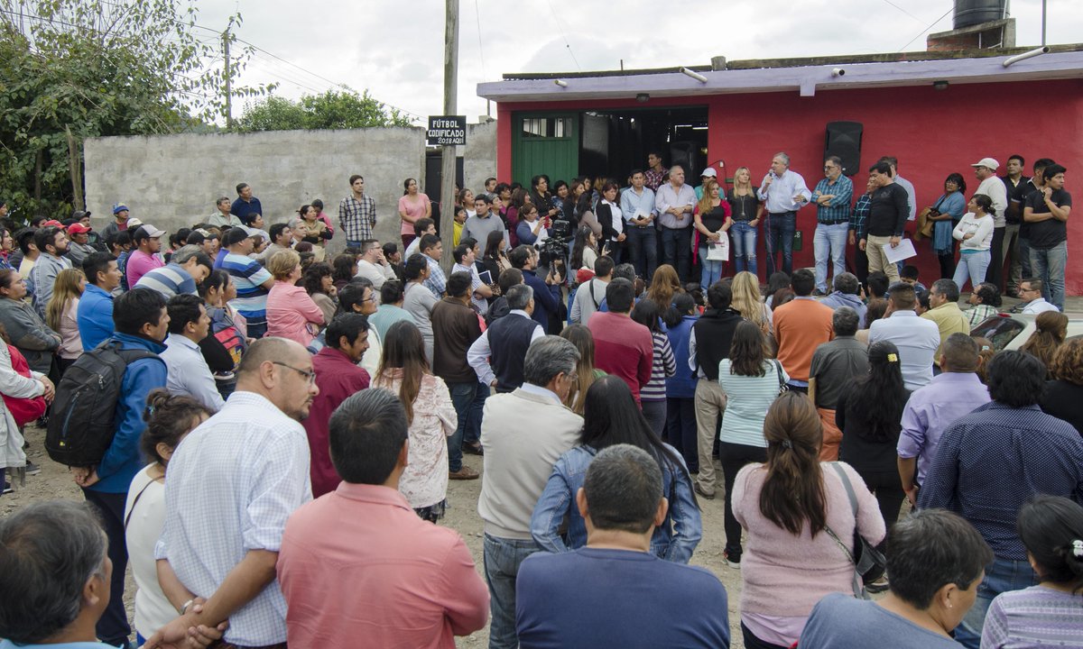 #AsisteYReactiva  “SOMOS UN GOBIERNO QUE ATIENDE LOS PROBLEMAS DE LOS JUJEÑOS”

Lo expresó el gobernador Morales, durante su visita al barrio Campo Verde  donde entregamos de elementos de primera necesidad a varias familias
bit.ly/2Z50Ter
<a href="/Gobiernodejujuy/">Gobierno jujuy</a>  @natysarapura