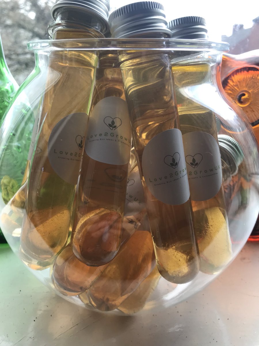 Love2GrowUK's tweet photo. βjust add waterβ (each capsule can up to 1 pint of our #Eco #Handmade universal #Cleaning products that are 100% natural & we have #Glass bottles available #Organic range available too #Time4Change #Health #Vegan #NoMoreToxicChemicals #PetSafe #ChildFriendly #Love2Clean β»οΈπβπ»π https://t.co/jj9D1D6XqS