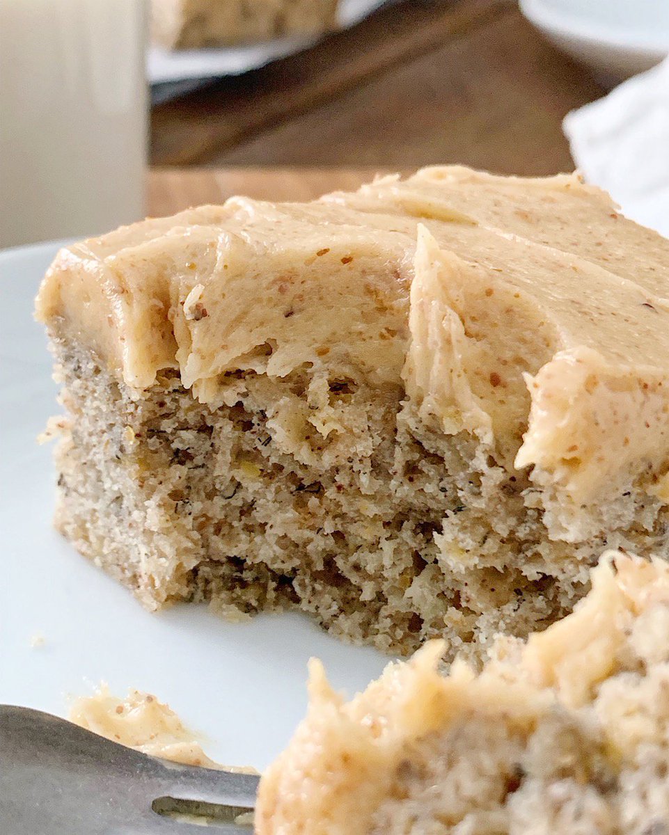 GradualPerfect1's tweet photo. Vegan Banana Sheet Cake. This sheet pan cake is moist, tender, and irresistible. Topped with a yummy almond butter cream cheese frosting. #Vegan #cake #easyrecipes 
https://t.co/nblbDYj6Qr https://t.co/MP2pdKb7uN