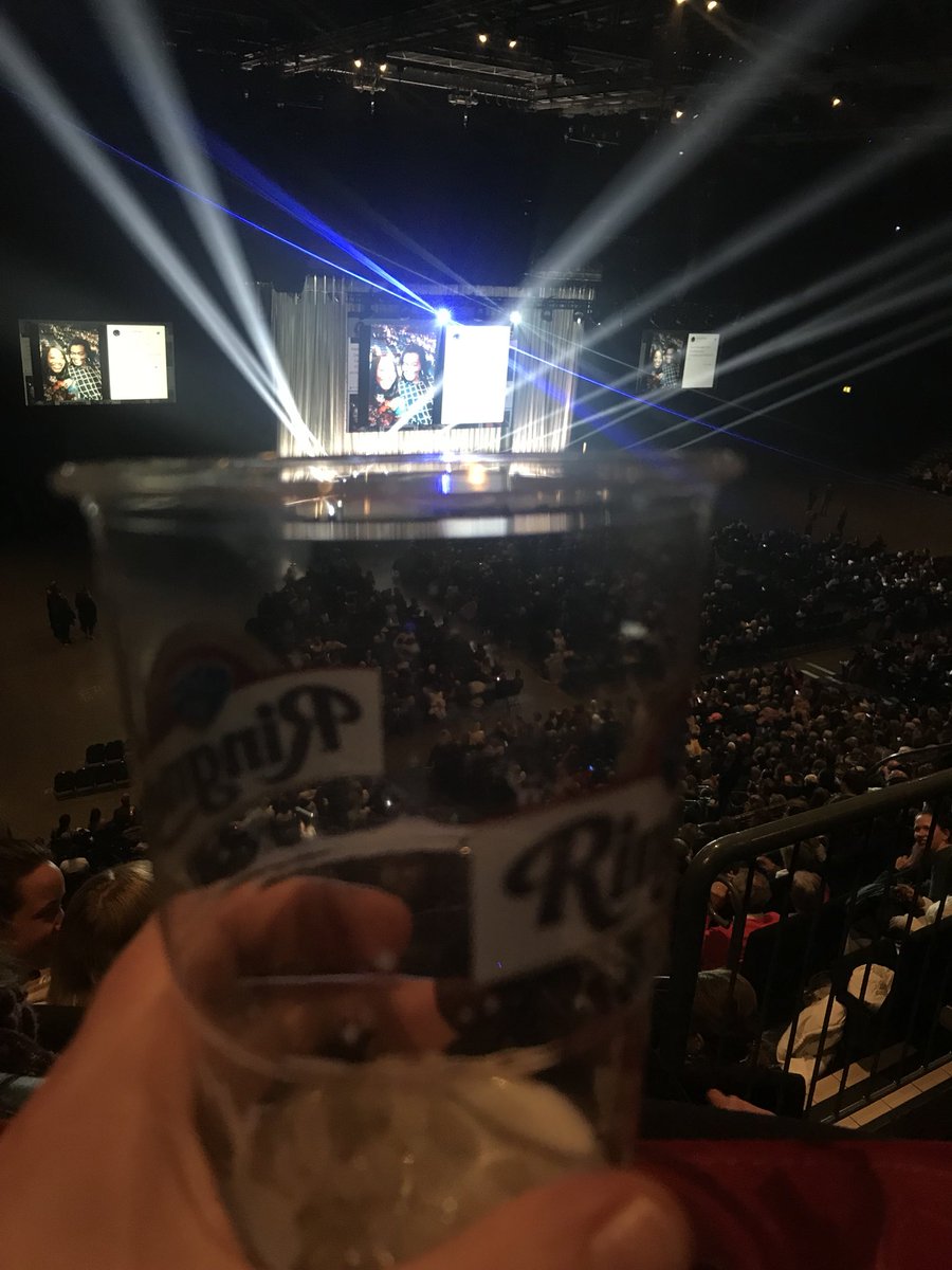 Brahela's tweet photo. Beer and Obama #IAmBecoming https://t.co/Wd2q7x9Lqv