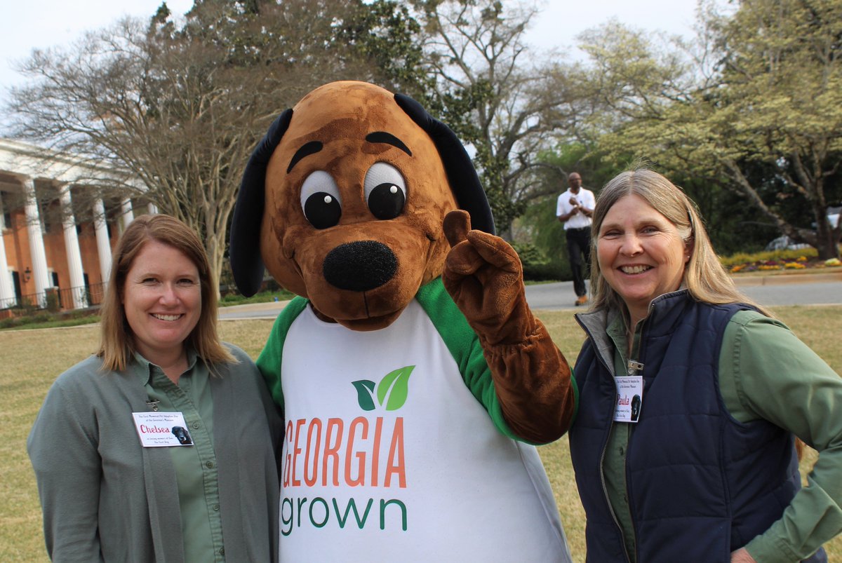 GeorgiaGrown's tweet photo. Georgie the farm dog was jealous because no one wished him a Happy #NationalPetDay! So hopefully this will cheer him up! #georgiagrown #georgie https://t.co/Ut88Ao0ZDR