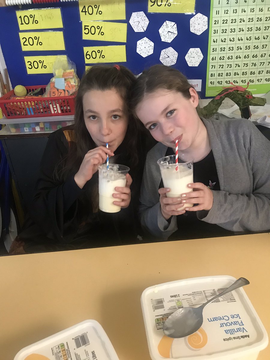 Malpas_Park's tweet photo. What a fabulous end to our Harry Potter topic. Chocolate fountain, making Butter Beer and a Harry Potter Quiz 🤓⚡️ Da iawn for another term of hard work Y6! #GoMPPS https://t.co/WWKK9JiSQj