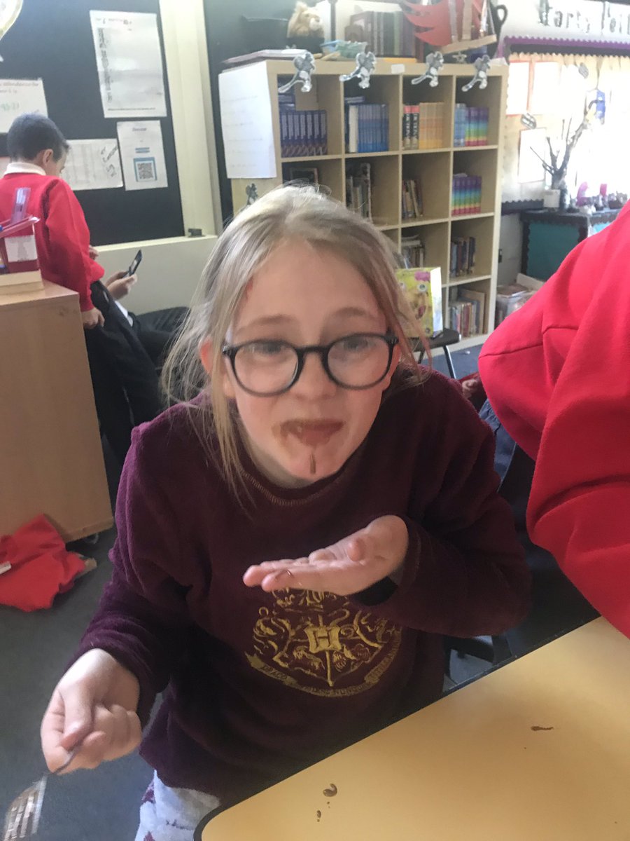 Malpas_Park's tweet photo. What a fabulous end to our Harry Potter topic. Chocolate fountain, making Butter Beer and a Harry Potter Quiz 🤓⚡️ Da iawn for another term of hard work Y6! #GoMPPS https://t.co/WWKK9JiSQj