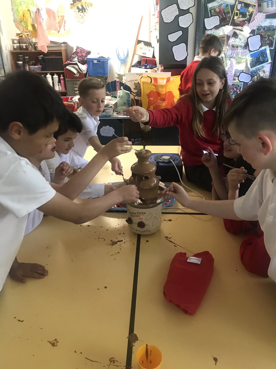 Malpas_Park's tweet photo. What a fabulous end to our Harry Potter topic. Chocolate fountain, making Butter Beer and a Harry Potter Quiz 🤓⚡️ Da iawn for another term of hard work Y6! #GoMPPS https://t.co/WWKK9JiSQj