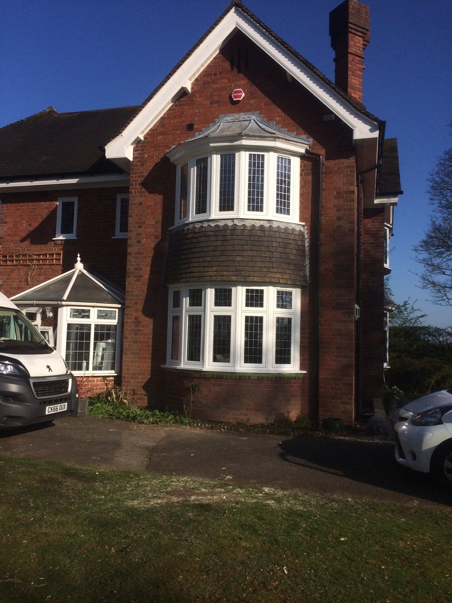 eywindows's tweet image. Just finishing off another Residence 9 job this week at this lovely Arts &amp;amp; Crafts property in Wishaw, Sutton Coldfield. Full photo shoot to follow when complete. #residence9 #timberalternative #suttoncoldfield  #luxurywindowsystems #residence7 #designsupplyinstall #r9 #r7