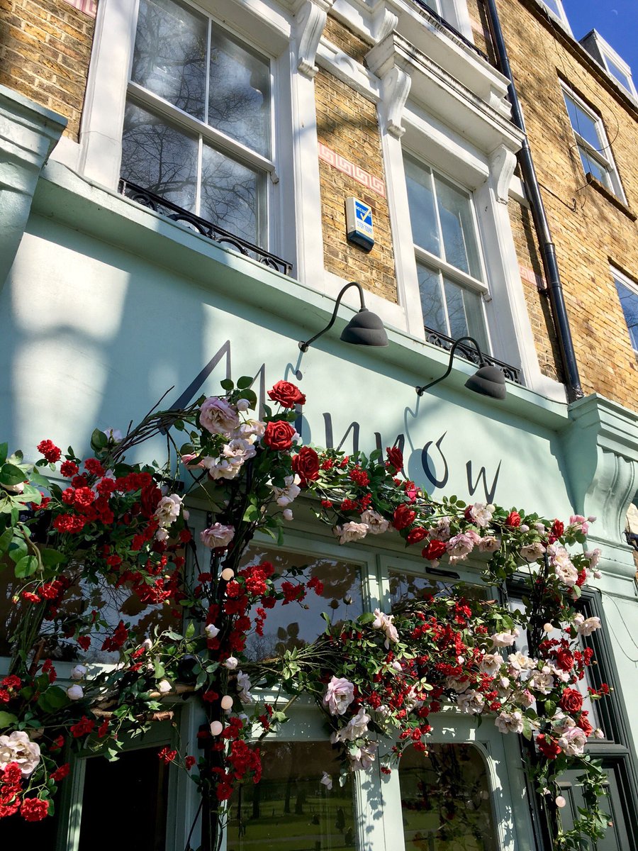 London mùa xuân là một trong những lúc đẹp nhất để khám phá thành phố với khí trời dịu dàng và những cánh hoa nở rộ. Những bức ảnh của Robin Dey sẽ đưa bạn đến những góc phố đẹp nhất và tràng cảnh tuyệt đẹp của London.
