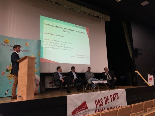 Début de la table ronde sur la valeur ajoutée dans les territoires, animée par <a href="/solansthomas33/">Solans</a>, avec <a href="/moreaujb23/">Jean-Baptiste Moreau</a>, <a href="/DeputeCausse/">Lionel Causse</a>, Bruno Caillaud, Jean-Marie Colon.
#EGAlim #alimentation