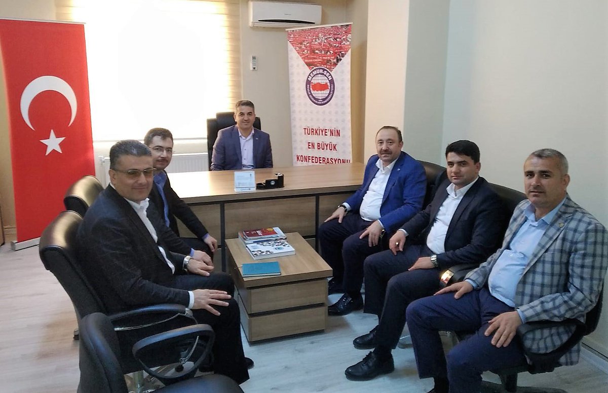 huseyinozturk_1's tweet photo. Memur-Sen Şırnak İl Başkanı Abdullah ÇATI Beyi ziyaret ettik. Misafirperverliği için teşekkür ederiz. #toçbirsen #güçlüsendika #güçlüteşkilat
@AbdullahCati https://t.co/jXYKAihs7l