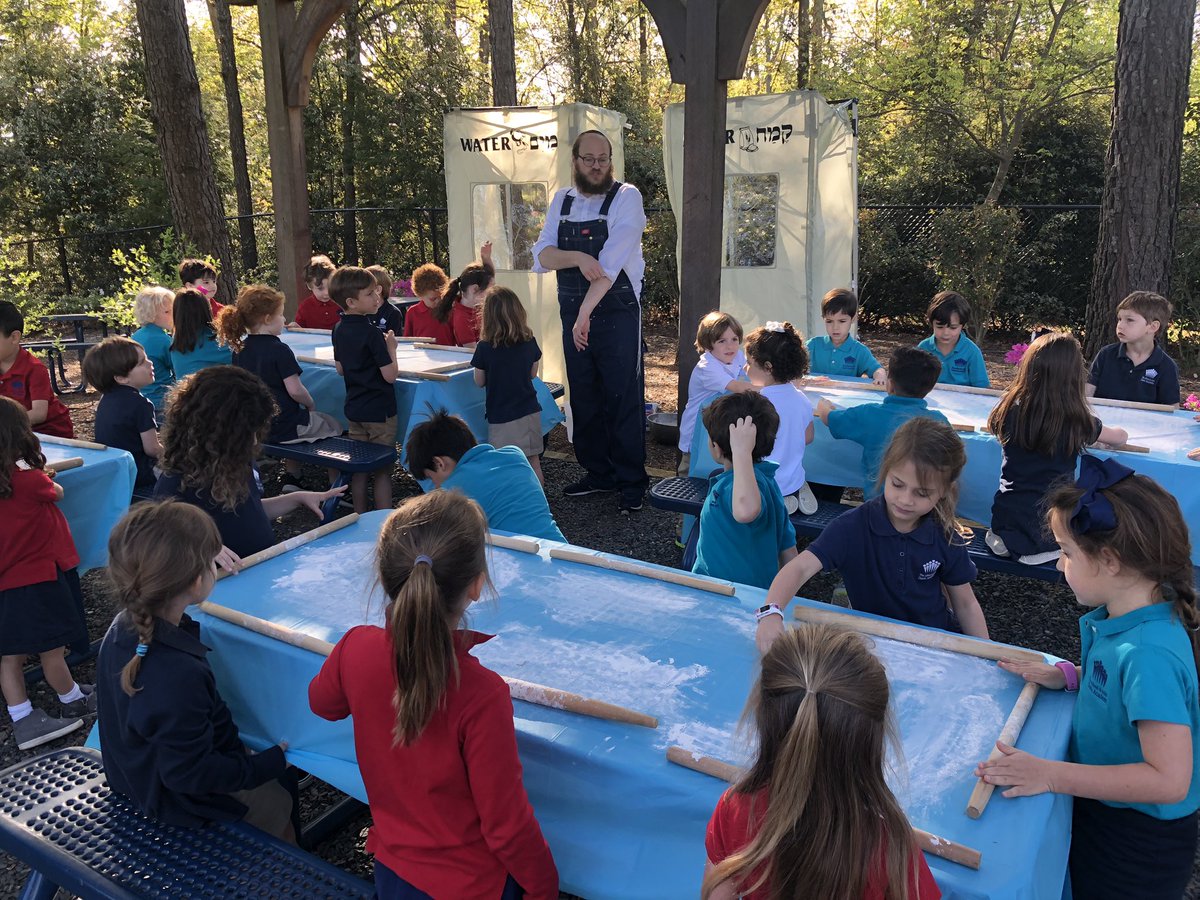 MrsCovert27's tweet image. We are so happy the Matzah Factory came to help us make delicious matzah on this beautiful day! #DavisMe