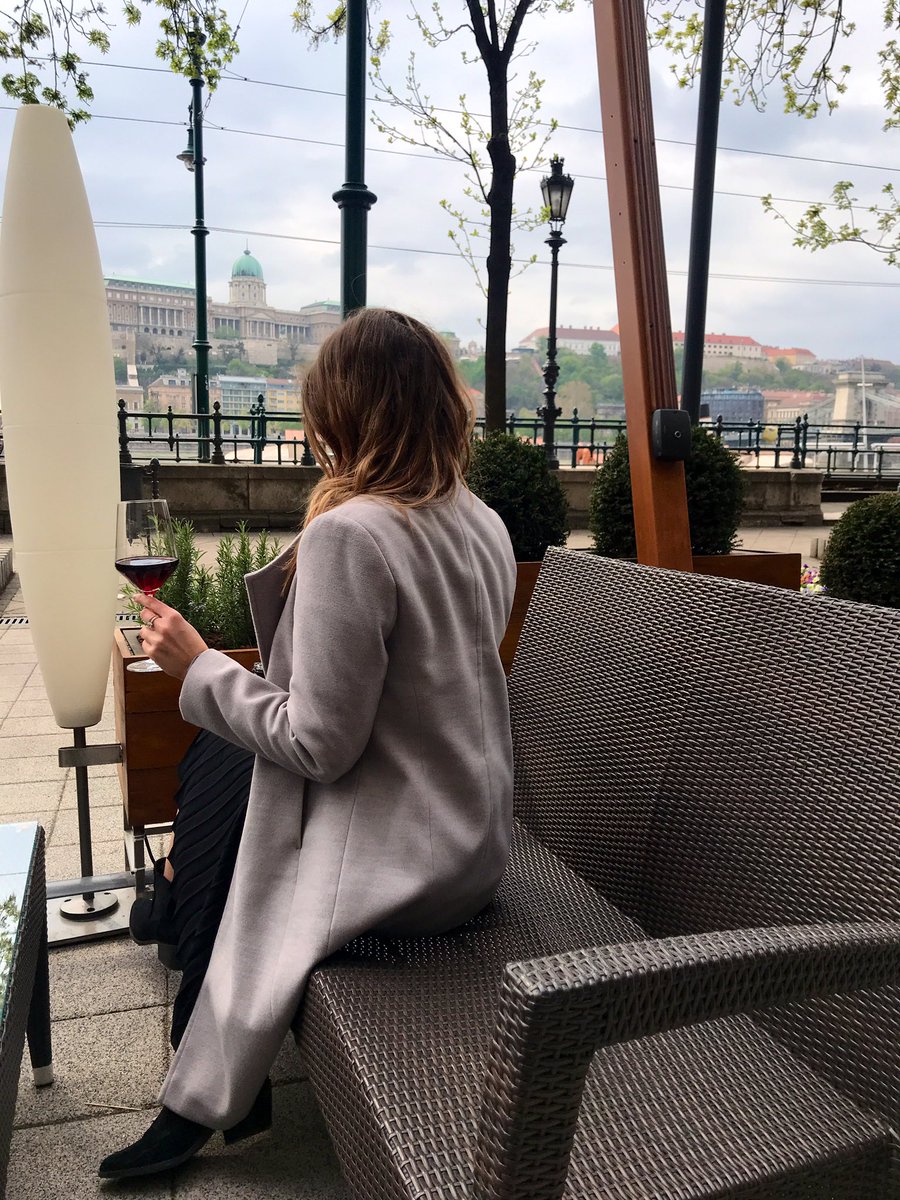 In love with Budapest 💞🍷#hometime ✈️