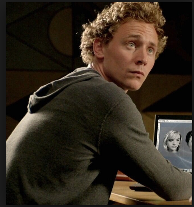 Jana_OGrady's tweet photo. #HiddlesCharacters #TomHiddleston @HiddlestonSpam No one ever seems to put up Magnus from Wallander, so here he is. https://t.co/kKLMhlJqd5