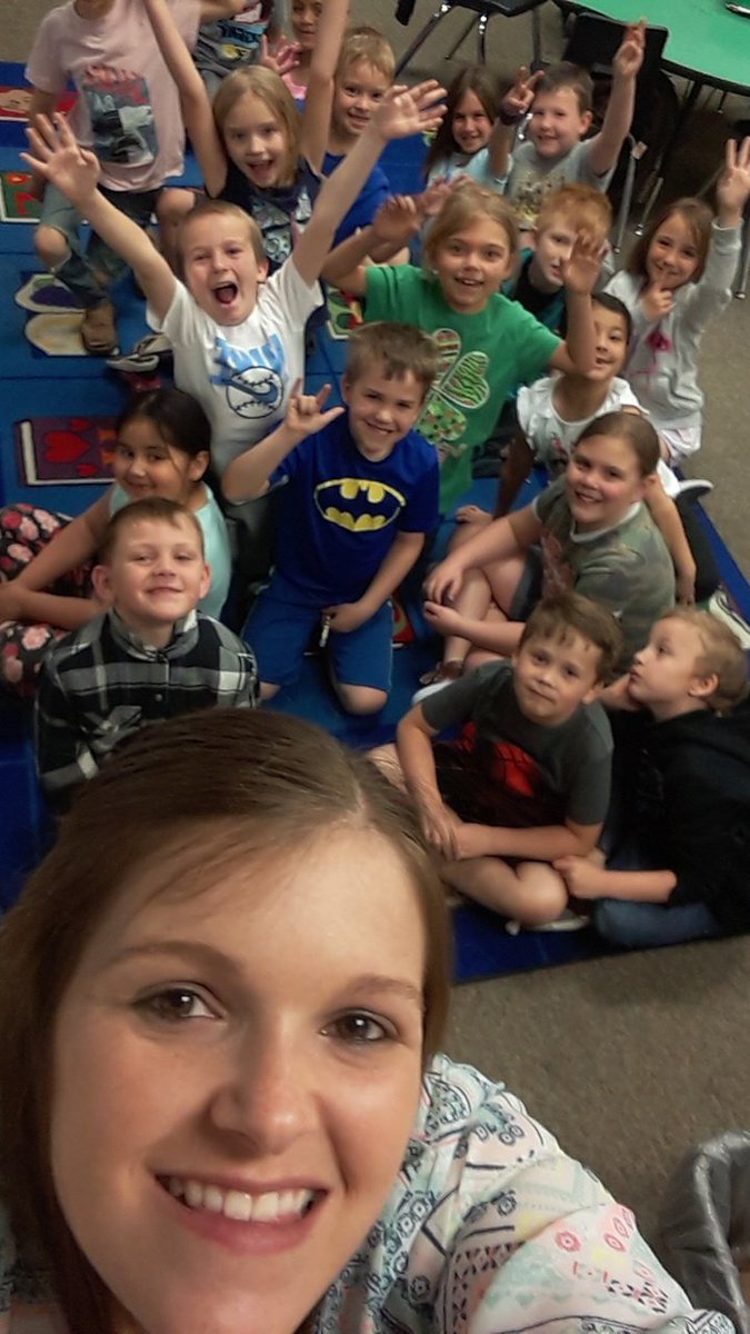 HimesRoxy's tweet photo. #skylineshines #SSD200 #LOVEMYSCHOOLDAY https://t.co/PuKcLdxDvi