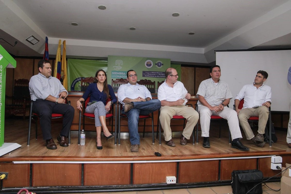 Unimagdalena's tweet photo. #NoticiasUM | Con la presencia de investigadores internacionales, líderes sociales, autoridades y empresarios, @Unimagdalena fue punto de encuentro para analizar coyunturas y retos del sector Minero-Energético en el Caribe colombiano #SiembraCalidad 
🧐https://t.co/BwoJM8fJSb https://t.co/e50xXk61lj