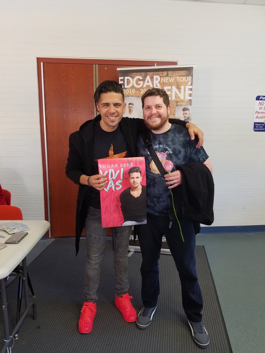 JoshuaLeghart's tweet photo. @edgarrenemusic fue increíble ayer! Y ahora somos mejores amigos https://t.co/fl5QbASEq3