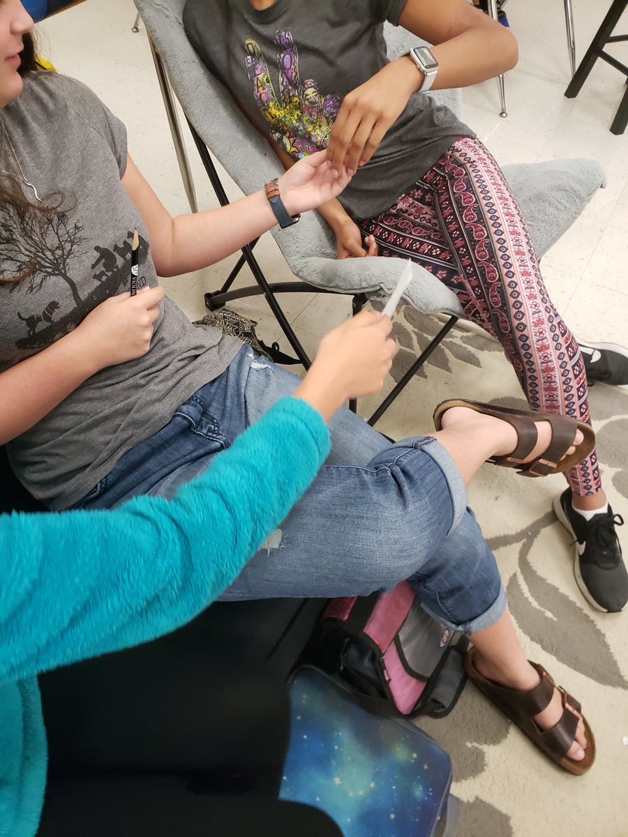 rsnoto523's tweet photo. Reviewing and learning irregular preterites! #cmsfab @CMShuskypride @RakoMorrissey @jamiefcswl #level2h #2creditmodel #cmsspanish #oldschool #diceandpaper https://t.co/iPsmW56fby