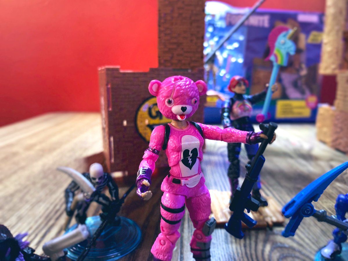 VAM3RS's tweet photo. The #VCrewZA are at the launch of the all new #Fortnite range of collectible figures from @PrimaToys ๐๐๐ป They are quite nifty! https://t.co/tIOjyR70fr
