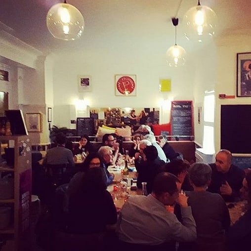 politicafeparis's tweet photo. HÉ, TOI ! Tu savais qu'il était possible de PRIVATISER le Politicafé ?

On ne fait payer que les consos, pas la location, et on s'adapte à ce que tu préfères : grosse fiesta, petit apéro ou grand festin, avec ou sans pièce montée...

#politicafe #paris18 #privateaser  #partyparis https://t.co/BM7dRNdjGd