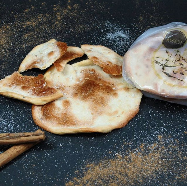 olmedaorigenes's tweet photo. Artisan hand-made sweet olive oil flatbread #olmedaorigenes elaborated in Seville (Andalusia)
•
#bestspanishfood #food #spain #spanishfood #sweet #typicalsweets #torta #spanishsweets #flatbread #evoo #sugar #artisan https://t.co/QJpiyISZSQ