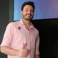 HumanasNao's tweet photo. De uma lado, um homem perseguido, condenado injustamente por ter feito o povo Brasileiro feliz.

Do outro lado, Lula, o maior ladrão da história do Brasil.

#DaniloGentiliLivre https://t.co/2cdzcdeItg