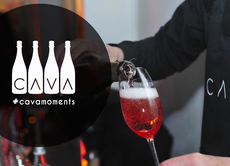 DO_Cava's tweet photo. La tarda del dijous la volem amenitzar amb un Cava rosat, un #vi espumós fresc i aromàtic. És ideal per acompanyar aperitius, fumats, formatges, carns blanques i peixos #bondijous #cavalovers #cavamoments #millorambcava #cava https://t.co/wI0mBjH5Fa