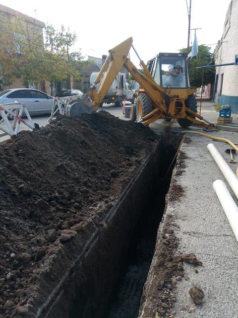 rionegrogob's tweet photo. 🚧Instalamos nueva cañería cloacal en #RíoColorado sobre las calles Belgrano y Roca, el recambio de las tuberías afectadas por la degradación que generan los gases cloacales fue coordinado por @AguaRionegrina . ⛏

¡Seguimos creciendo! https://t.co/UDSsIMmm8N