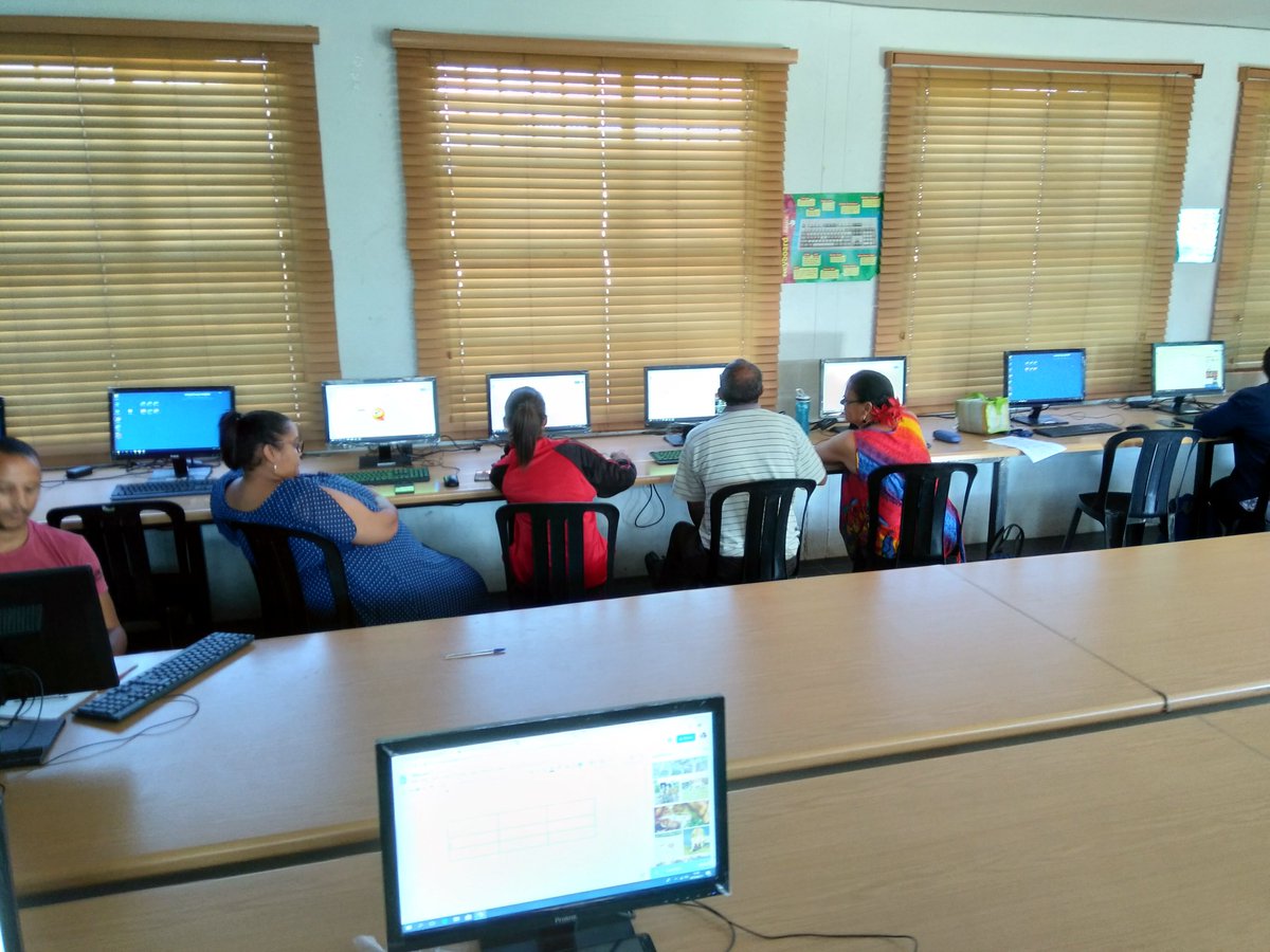 MSED_CURRICULUM's tweet photo. Google Drive & Google Docs training happening with teachers from Westville Primary, awesome vibe from enthusiastic learners... #NextGenTeachers #Continue2learn #UseUrResources @CharmainePiet @gstander10 https://t.co/r6rOJY4Cst