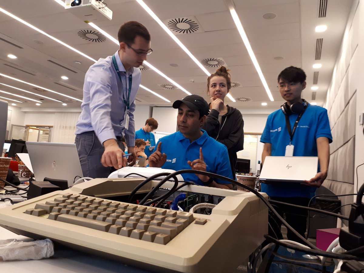 tanczi05's tweet photo. Back to the 80's
#hackethon24 https://t.co/1t70Ps4rSd