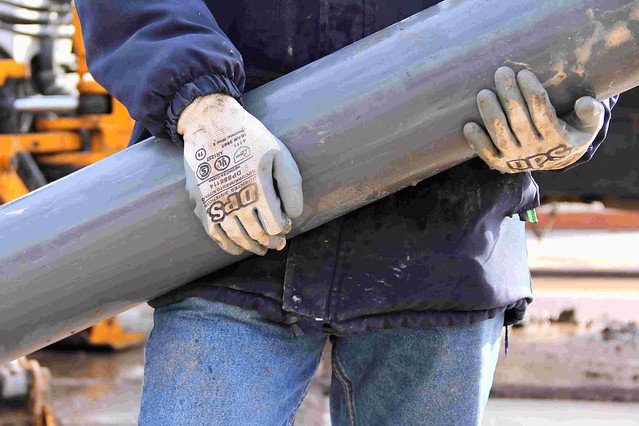🚧Instalamos nueva cañería cloacal en #RíoColorado sobre las calles Belgrano y Roca, el recambio de las tuberías afectadas por la degradación que generan los gases cloacales fue coordinado por <a href="/AguaRionegrina/">Aguas Rionegrinas</a> . ⛏

¡Seguimos creciendo!