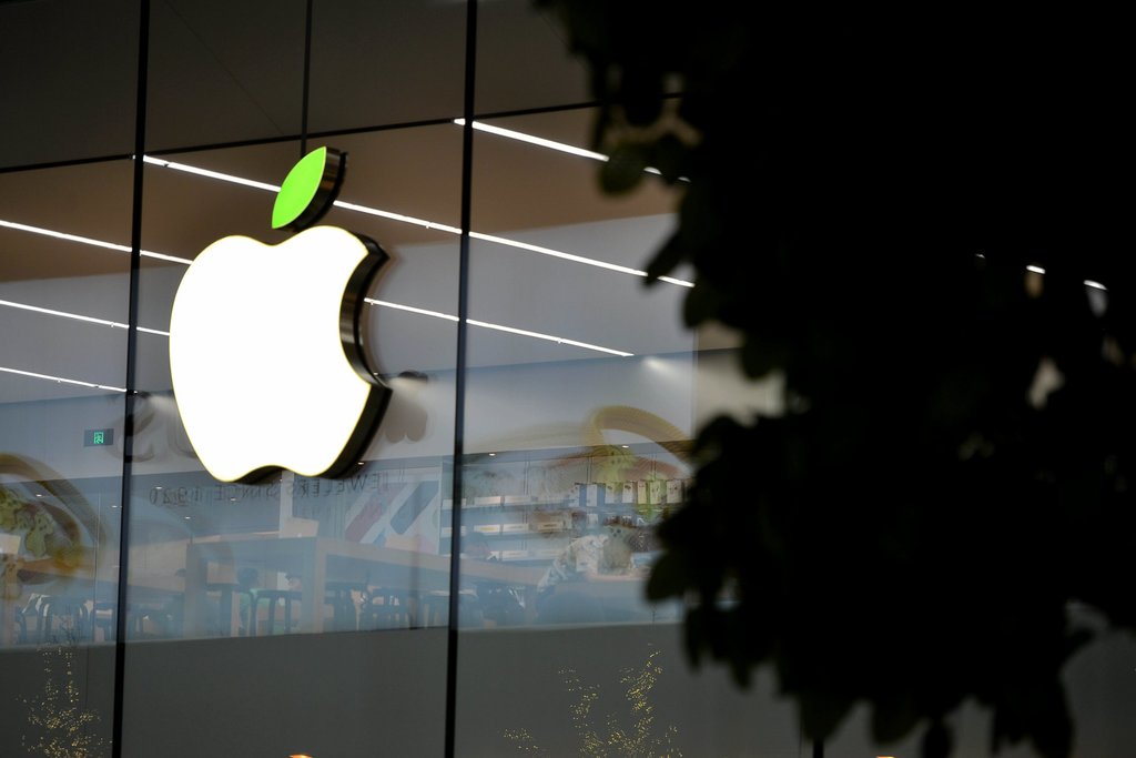 joselitoba5's tweet photo. Apple consigue que dos de sus proveedores clave fabriquen los iPhone con energía renovable https://t.co/lrWgq60kO8 https://t.co/jYIJ2zvqy3 https://t.co/GLhC6nZOO0