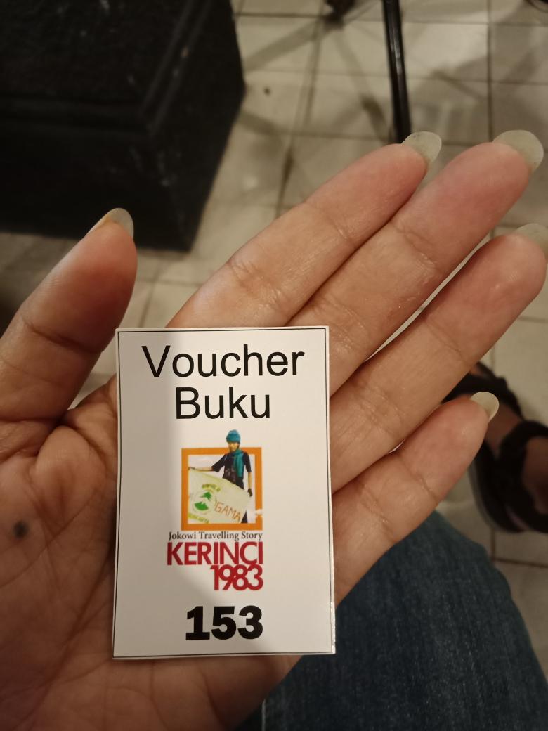 Ellysa_blink's tweet photo. Dugem yang keren dan seru ya di launching buku Jokowi Travelling Story sambil ngopi #kerinci1983 #mapalasilvagama https://t.co/LbBZY4vbvK