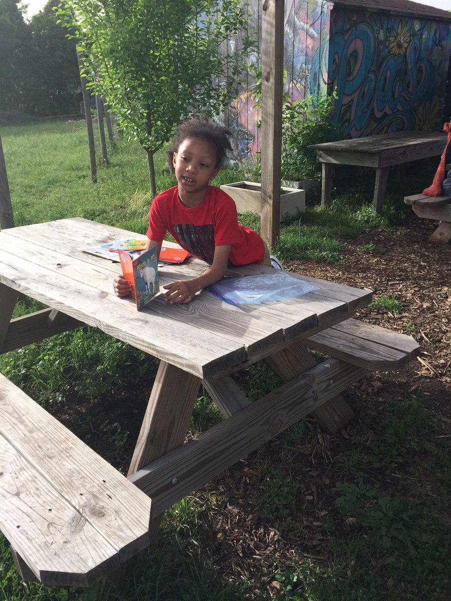KinderCobras love reading outside@PEAS farm #aisdoutside @peas_community #cunninghamcreates