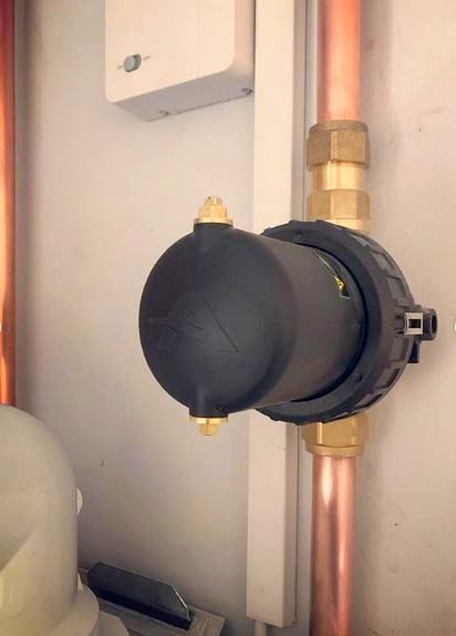 We are loving this super compact install from @imaheatingsolutions 😎👌

#DidYouKnow that the MagnaClean Atom fits vertical and horizontal pipework, providing additional flexibility?

Find out more here 📱💻 ow.ly/wJuv50pwear

#MagnaCleanAtom