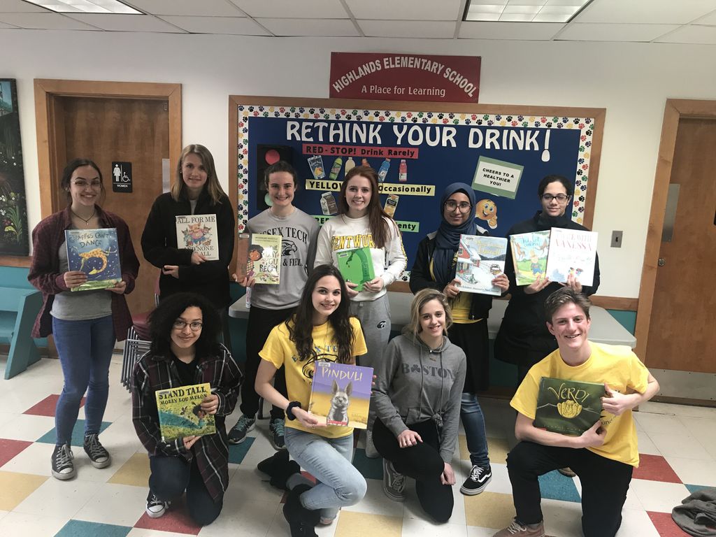 EssexNorthShore's tweet photo. As part of #HawksKindnessWeek, our students are out at some of community elementary schools to read to students! #HawkTalk #ENSATS https://t.co/wpqFBDc1cD