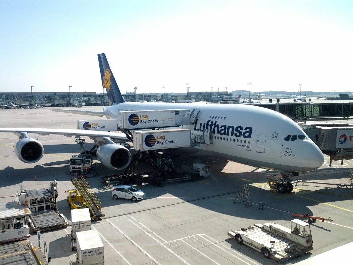logistik_htw's tweet photo. Cluster Logistik international: mit dem #A380 auf dem Weg nach #Shanghai zur #CSITF
#wiwi #htwsaar https://t.co/pITFezBCMw