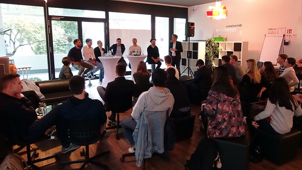 MunichBSchool's tweet image. Thanks to our alumni-turned-entrepreneurs from @eccocar 🚗, #Angles90 🏋️‍♂️, @eccelerate_de, @Silberpuls, #BHMGroup, and @PEAKZONE_IO for sharing their startup experiences with our students 👍

➡bit.ly/MBS-sus3⬅