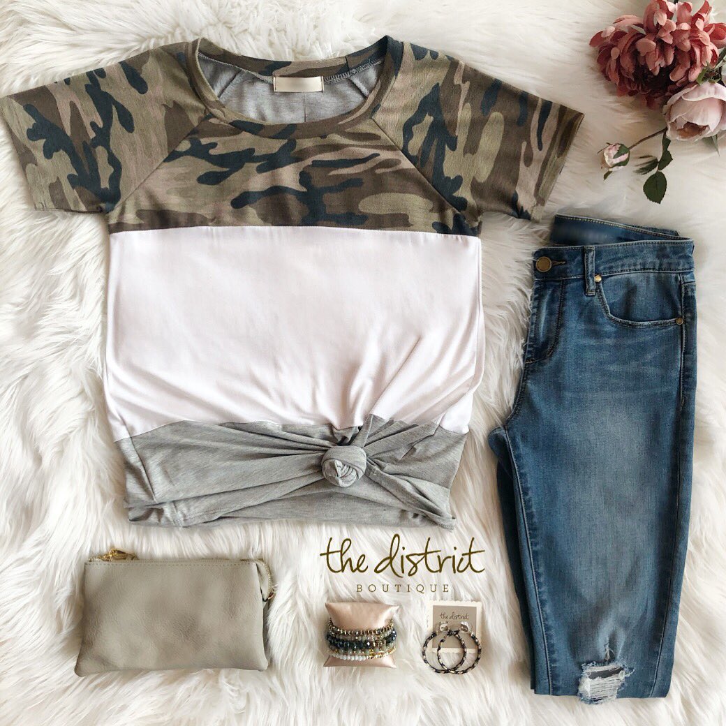 LoveTheDistrict's tweet photo. We love a tee that you can customize to fit how you want! This camo colorblock tee is so cute with a knot tied into it!🖤
• Camo colorblock tee, $38
• Distressed denim, $70
• Crossbody clutch, $32
• Stack of bracelets, $35
• Black/gold hoops, $23
#lovethedistrict https://t.co/2i7ow5n1nJ