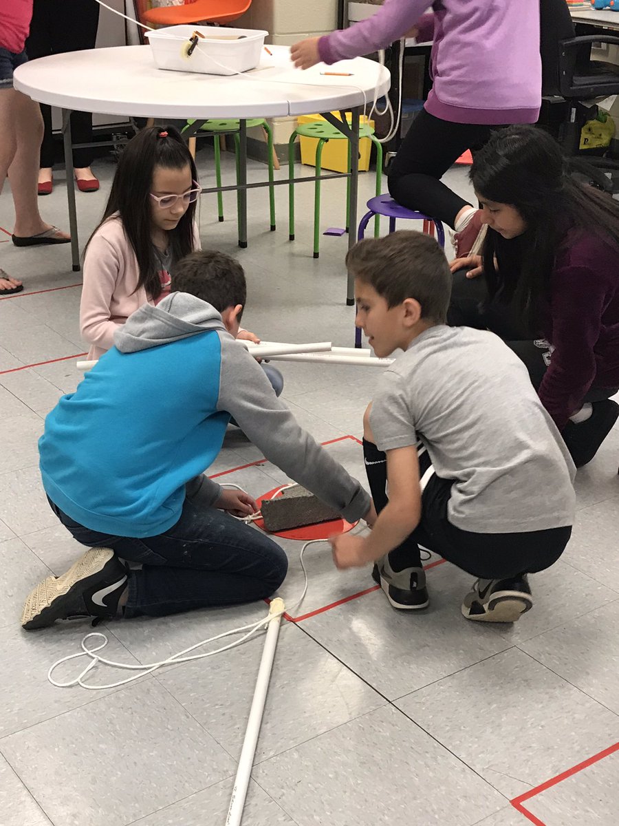 tlvfan's tweet photo. 4th grade engineers moving a fossil without damaging the fossil. @RobbinsRockets @MCSDigital #k5engineers https://t.co/94LBcrhYAG