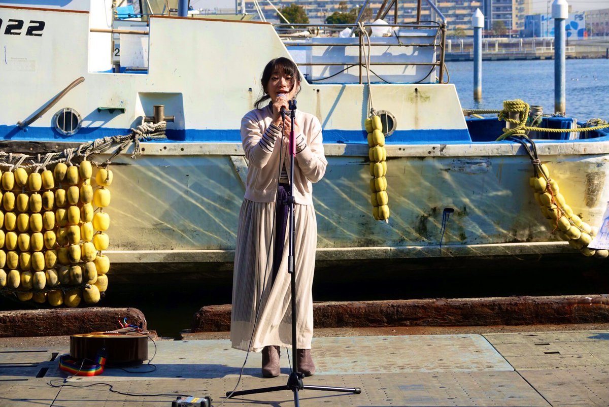 funabashihmf's tweet photo. こんばんは！
#ふなばしハーバーミュージックフェスタ です！
前回、2/16(土)の様子をお届けします♪

続いては、、
《#藤永麻里 さん！！》

船橋出身の藤永麻里さん♪

オリジナル曲とカバー曲を披露して下さいました♪
藤永さんは5/18(土)以降も定期出演されます！

ありがとうございました！ https://t.co/uYRGyBbE7W