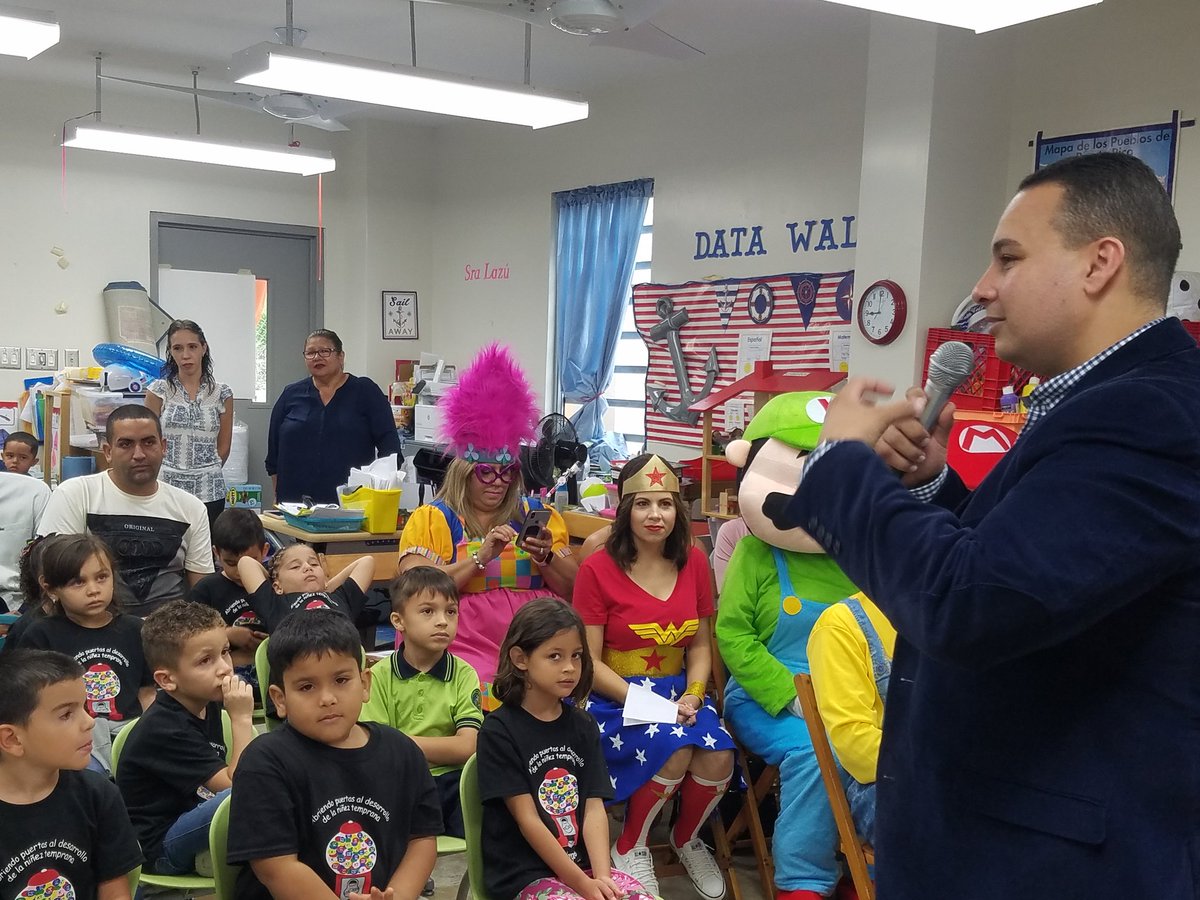 OficinaMayaguez's tweet photo. Llevando alegría a los estudiantes de Kinder de la escuela Manuel Gonzalez Melo de Rincón  en celebración de la Semana de la Niñez Temprana. #TeamOREM https://t.co/pZCNuxIBN3