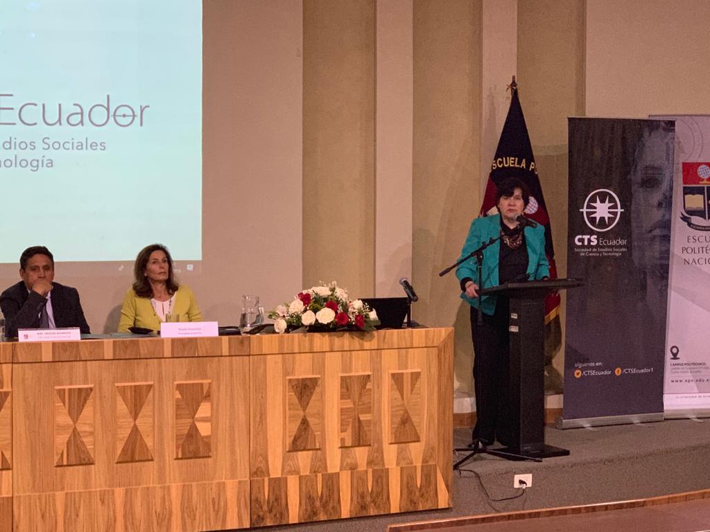 "Este tipo de eventos retroalimenta a la universidad para conocer las líneas que debemos fortalecer en temas de   investigación y vinculación" palabras de <a href="/FlorinellaM/">Florinella Muñoz</a>, rectora EPN, durante la inauguración del 1er. Encuentro CTS Ecuador.