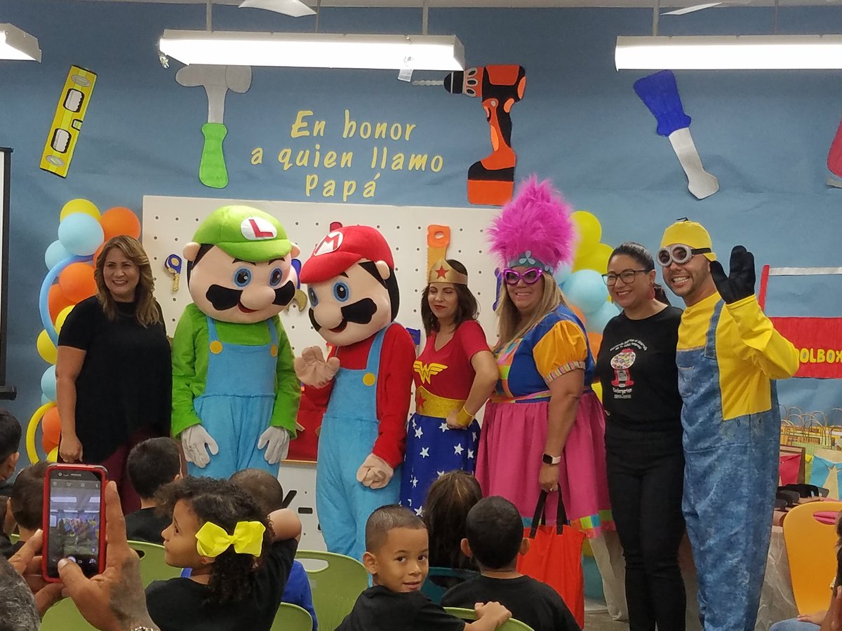 OficinaMayaguez's tweet photo. Llevando alegría a los estudiantes de Kinder de la escuela Manuel Gonzalez Melo de Rincón  en celebración de la Semana de la Niñez Temprana. #TeamOREM https://t.co/pZCNuxIBN3