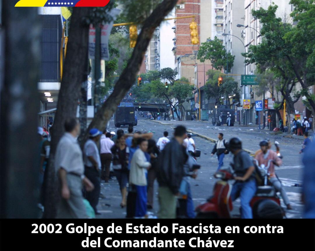 17 años se cumplen del golpe de Estado criminal, dirigido y financiado desde EEUU., contra el Comandante Chávez. La traición y la cobardía que se impuso aquel #11Abr, hizo aflorar el espíritu heroico y valiente del pueblo que salió a las calles a defender la Patria. ¡No volverán!