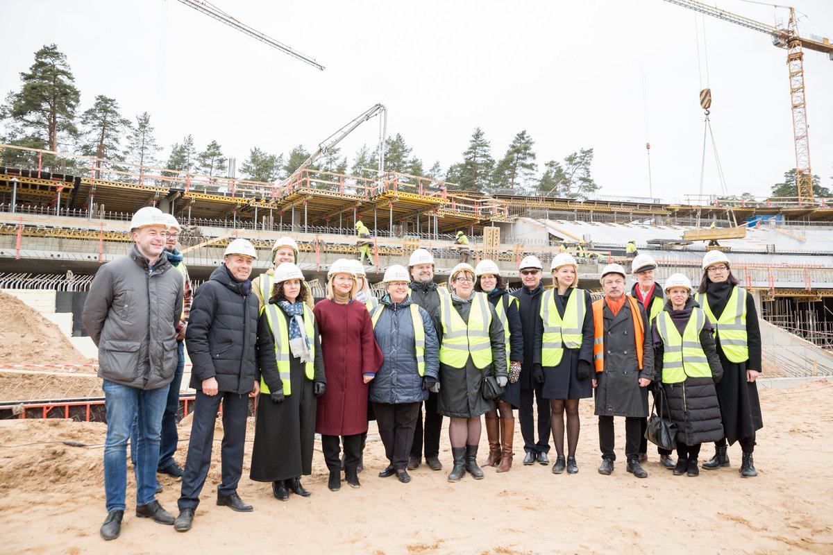 Šodien ar Mežaparka jaunās estrādes būvniecības darbu gaitu klātienē iepazinās atbildīgas amatpersonas un mediju pārstāvji.
km.gov.lv/lv/ministrija/…