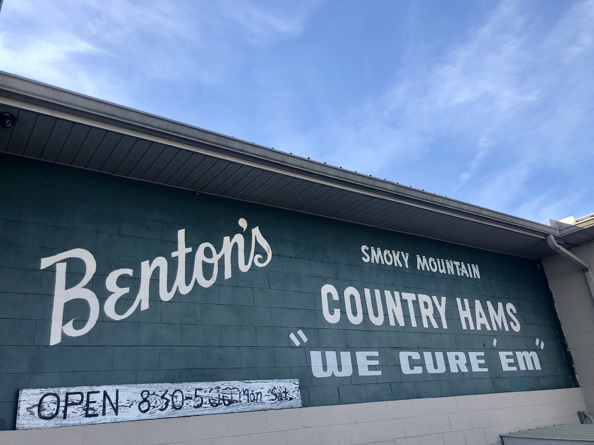 lesliedines's tweet photo. Day made!!!! On our drive to @Dollywood, happy surprise to spy one of the best spots on the planet for bacon and country ham!! #bentons #score @southfoodways ๐ฅ๐ฅ๐ฅ https://t.co/Q0zclFjW28