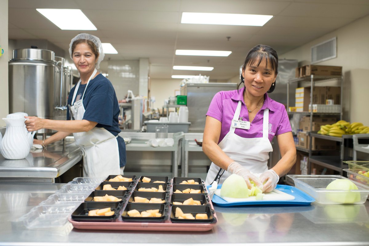 lyngblomsten_us's tweet photo. The Lyngblomsten Care Center is seeking a full-time cook for our AM shift. This individual is responsible for providing outstanding customer service and also hot and cold food items for our residents. Great benefits and scholarship program. Apply: https://t.co/pLURIqQII3 https://t.co/4DqCjEBbjq