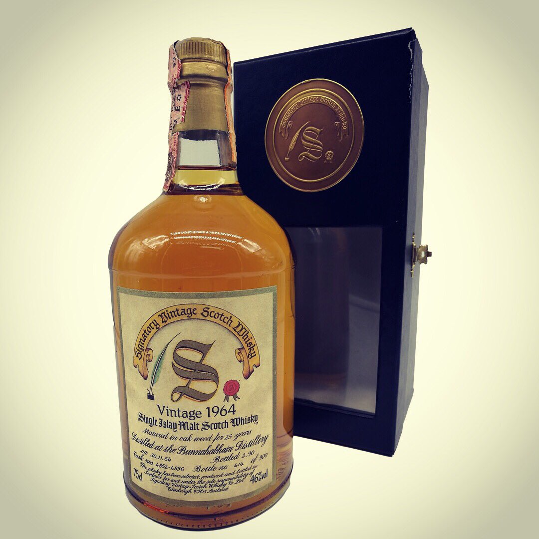 🏴󠁧󠁢󠁳󠁣󠁴󠁿 Bunnahabhain 1964/1990 25 years Signatory Vintage 750ml - Available on our weekly Whisky Auction - Let’s Bid ! 🏴󠁧󠁢󠁳󠁣󠁴󠁿
.
thewhiskyauctionsociety.com/fiche_e.php?id…
.
.
#whisky #bunnahabhain #bunnahabhaindistillery #bunnahabhain1964 #bunnahabhainwhisky #bunnahabhain25 #signatoryvintage  #islaywhisky