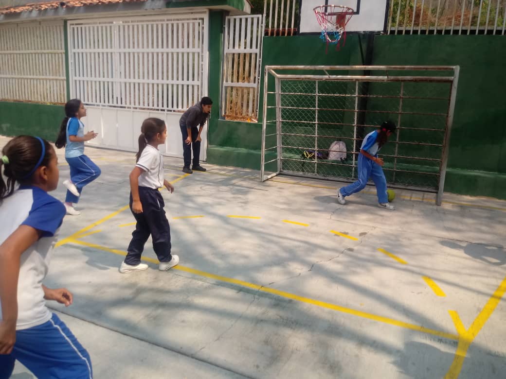 CRAjuanito's tweet photo. Disfrutamos en nuestra @sedejuanito de los juegos intercursos de 4to grado @colegiojuan23 https://t.co/SfoQilmN5T