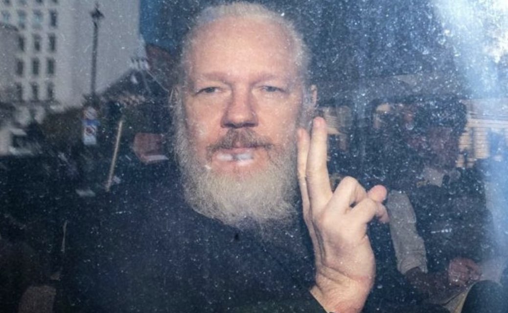alsahawat_times's tweet photo. #JulianAssange pleads NOT GUILTY at #Westminster court hours after arrest and removal from #EcuadorEmbassy :
https://t.co/Ce6eXfrlOW https://t.co/x6UqhPZwVz