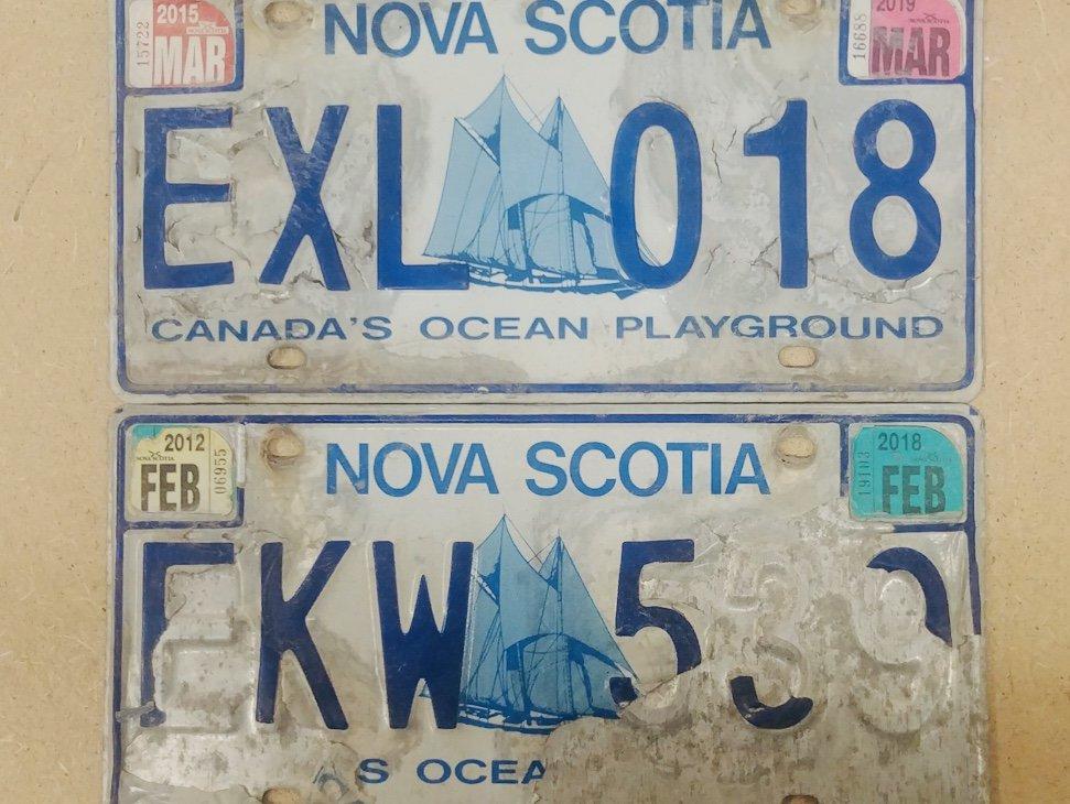 ns_servicens's tweet photo. Peeling bananas we get. Peeling licences plates? Not so much. We can help, for free!
https://t.co/1F2ZMJYIMX @ RCMPNS @NS_TIR @HfxRegPolice @CBRegPolice @hfxtraffic https://t.co/uhtu97OMtE
