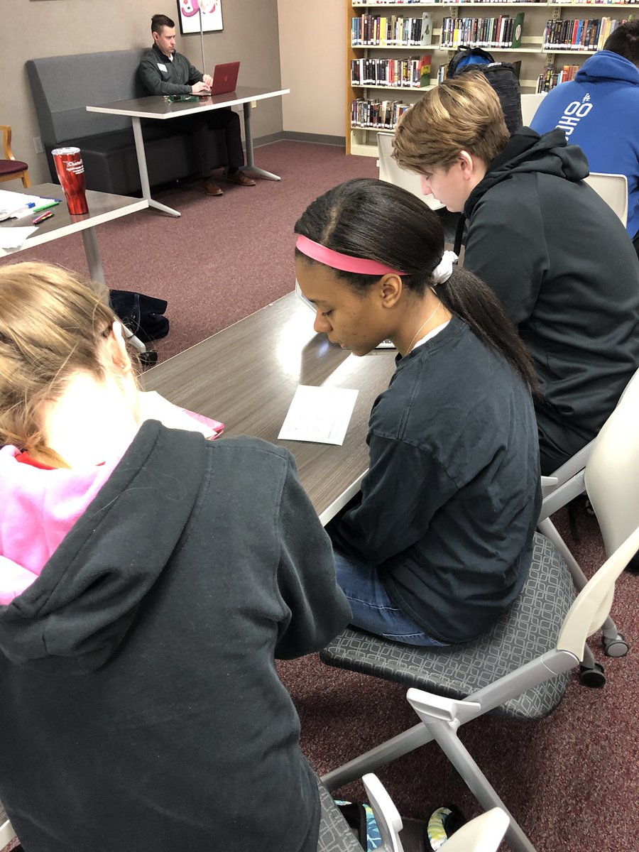 monarchsread's tweet photo. Sra. Darling’s Spanish classes are creating ads with Adobe Spark! @SraDarlingDice #wtbwt #adobespark #classinthelibrary #PLCSBeKnown https://t.co/WwaDC6ifQE
